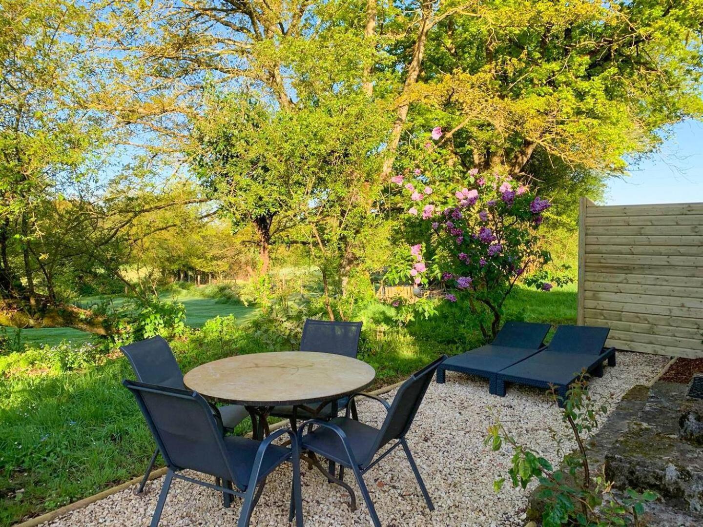 Le Clos Des Ecorcins - Terrasse - Parking Prive Saint-Amand-sur-Sevre Buitenkant foto
