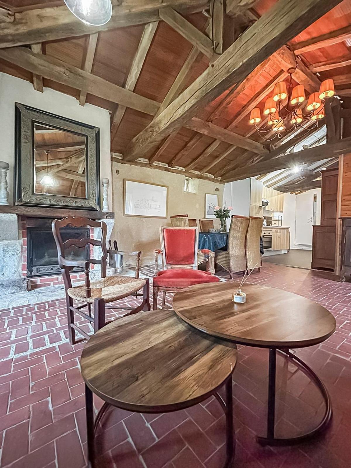 Le Clos Des Ecorcins - Terrasse - Parking Prive Saint-Amand-sur-Sevre Buitenkant foto
